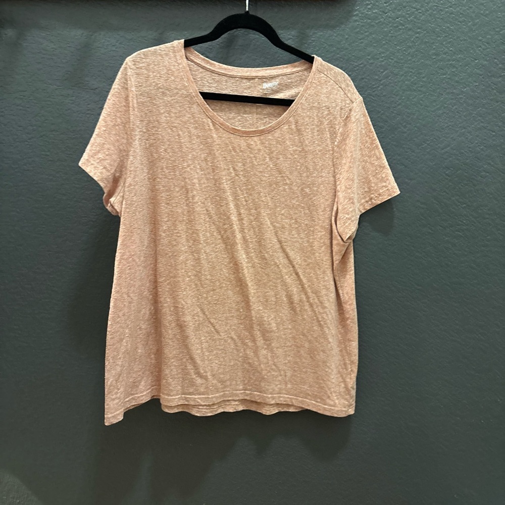 ✋5/$40🍀4/$36🌷3/$30🌼2/$25 DULUTH Trading Co Heathered Peach short-sleeve T-shirt